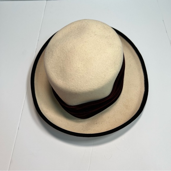 Importina Vintage Lite Felt Hat Cream with Velvet Purple Trim - Picture 4 of 5